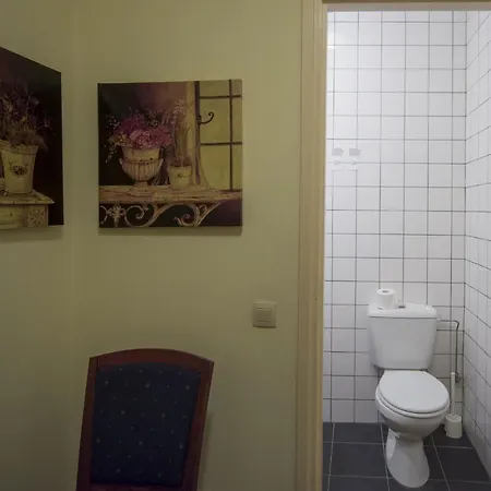 Cour D'aix Bed & Breakfast 3*