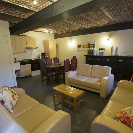 Cour D'aix Bed & Breakfast 3*