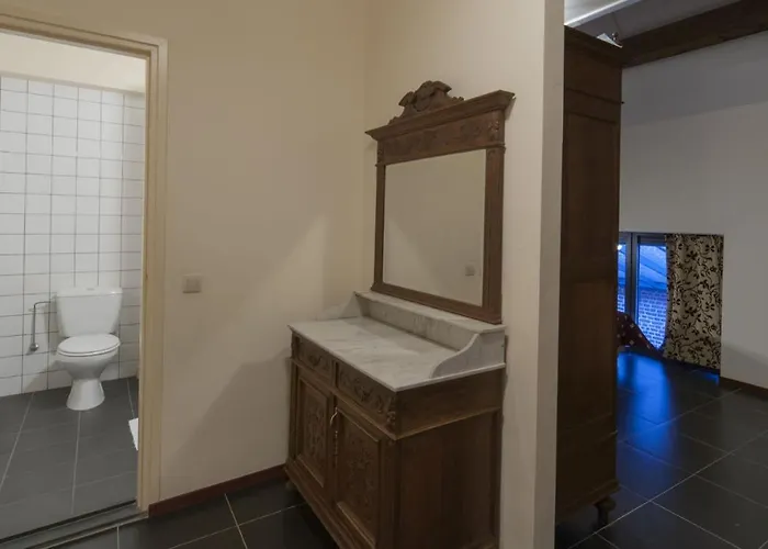 Cour D'aix Bed & Breakfast 3*